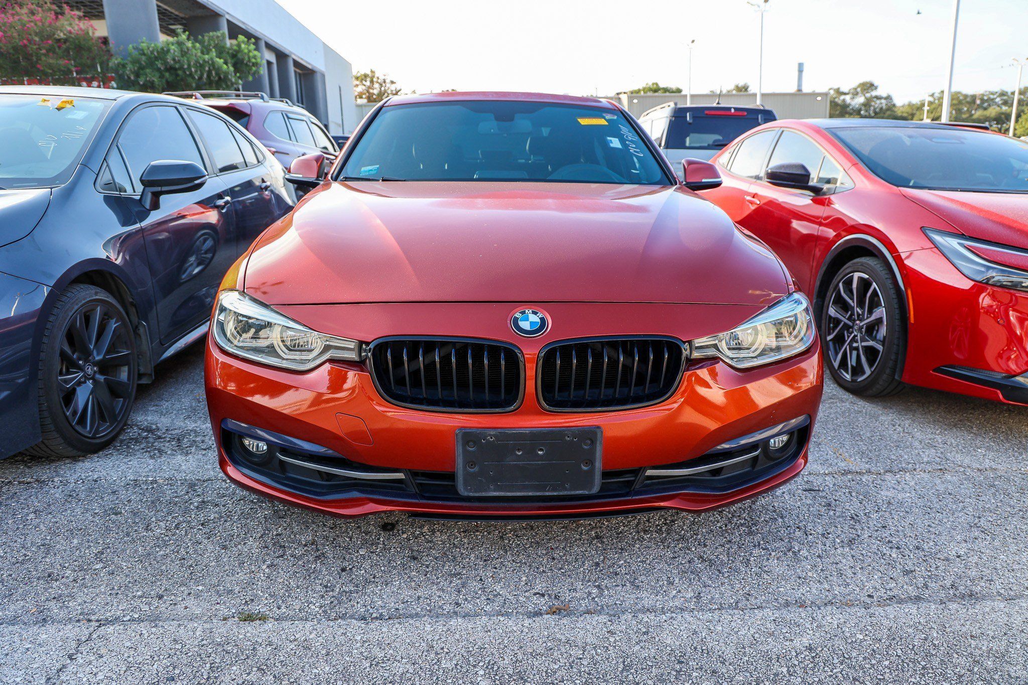 Used 2018 BMW 330i Sedan RWD image 4