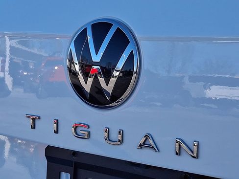 Used 2024 Volkswagen Tiguan S image 32
