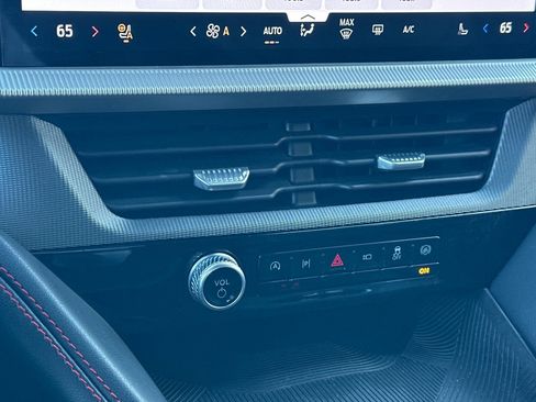 Used 2025 Ford Explorer ST-Line w/ ST-Line Street Pack image 20