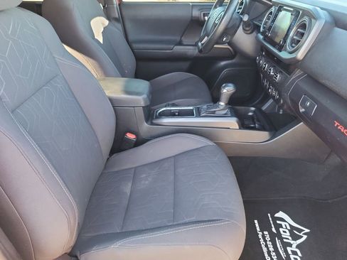 Used 2018 Toyota Tacoma TRD Sport w/ Technology Package image 14