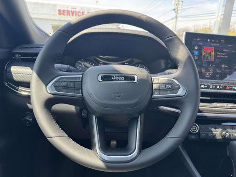 Used 2025 Jeep Compass Limited w/ Sun & Sound Group AWD/4WD image 12