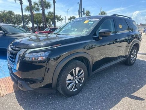 Used 2025 Nissan Pathfinder SV FWD image 9