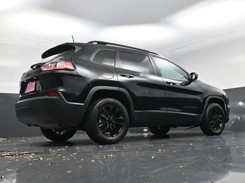 Used 2023 Jeep Cherokee Altitude Lux image 16