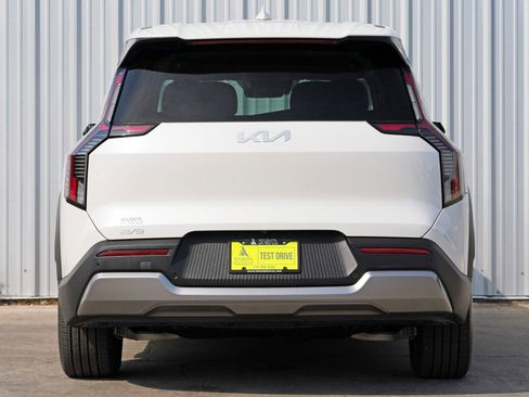 Used 2024 Kia EV9 Light Long Range image 10