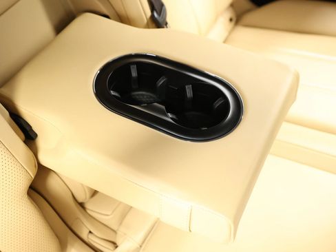 Used 2021 Bentley Bentayga AWD/4WD image 86