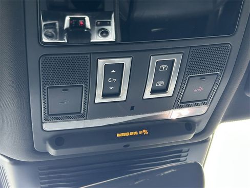 Used 2024 Jaguar F-PACE R-Dynamic S image 18