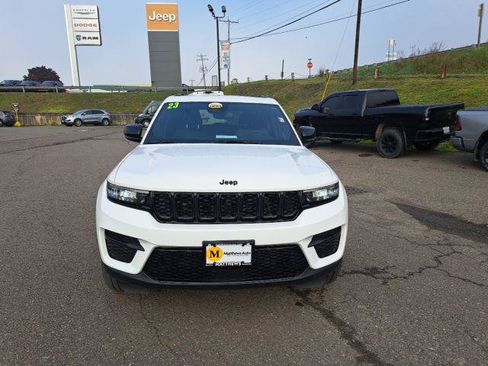 Certified 2023 Jeep Grand Cherokee Altitude AWD/4WD image 3