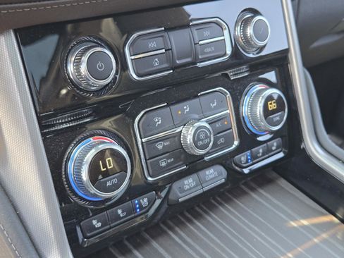 Used 2024 GMC Yukon Denali RWD image 9