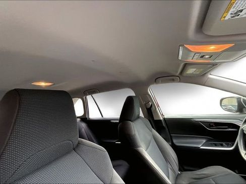 Used 2021 Toyota RAV4 LE image 19
