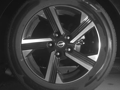 Used 2025 Nissan Sentra SV FWD image 14