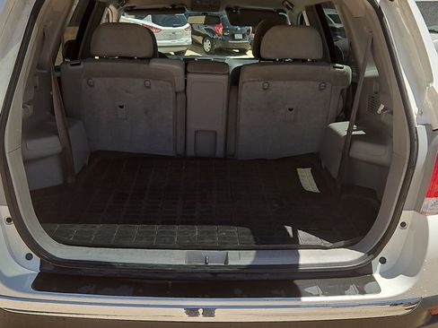 Used 2013 Toyota Highlander Plus FWD image 6