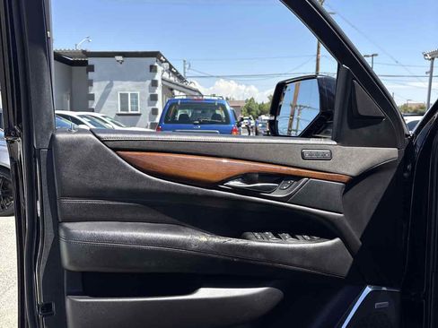 Used 2020 Cadillac Escalade ESV Luxury image 7