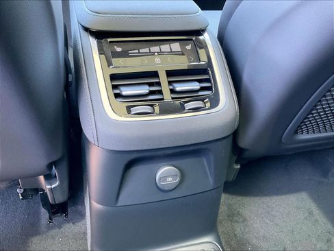 New 2026 Volvo XC90 T8 Ultra w/ Protection Package AWD/4WD image 16