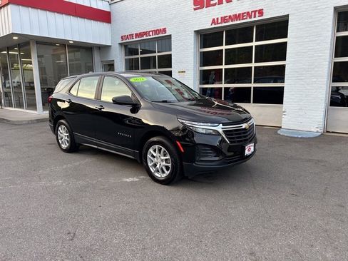 Used 2022 Chevrolet Equinox LS AWD/4WD image 2