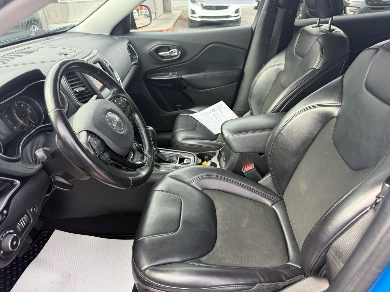 Used 2020 Jeep Cherokee Latitude Plus AWD/4WD image 21