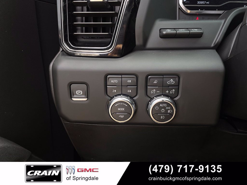 Used 2025 GMC Sierra 1500 AT4 w/ AT4 Premium Package AWD/4WD image 13