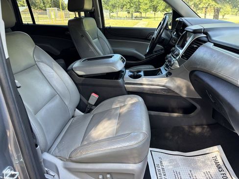 Used 2019 Chevrolet Suburban LT RWD image 12