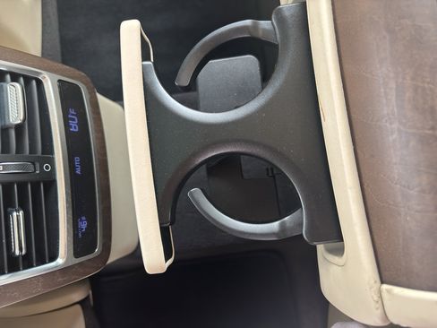 Used 2019 Kia K900 Luxury AWD/4WD image 9