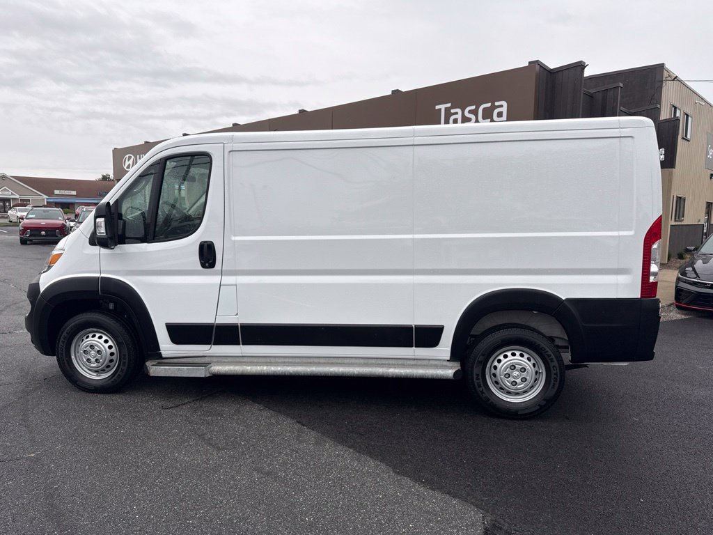 Used 2025 RAM ProMaster 2500 w/ U-Haul Equipment Group FWD image 8