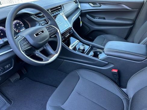 New 2025 Jeep Grand Cherokee Laredo X image 2