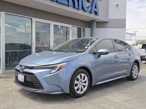 Used 2023 Toyota Corolla LE image 2