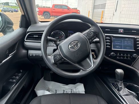 Used 2019 Toyota Camry LE image 4