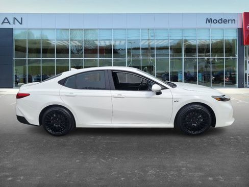 Used 2026 Toyota Camry LE w/ Convenience Package image 4