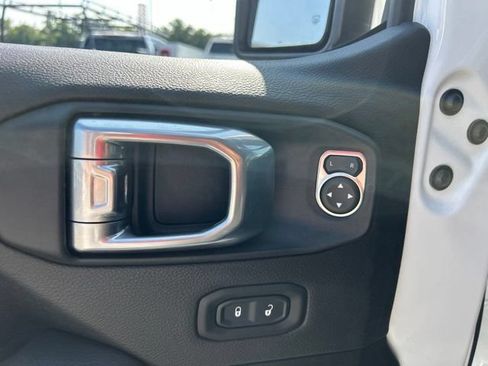 Used 2022 Jeep Gladiator Overland AWD/4WD image 12