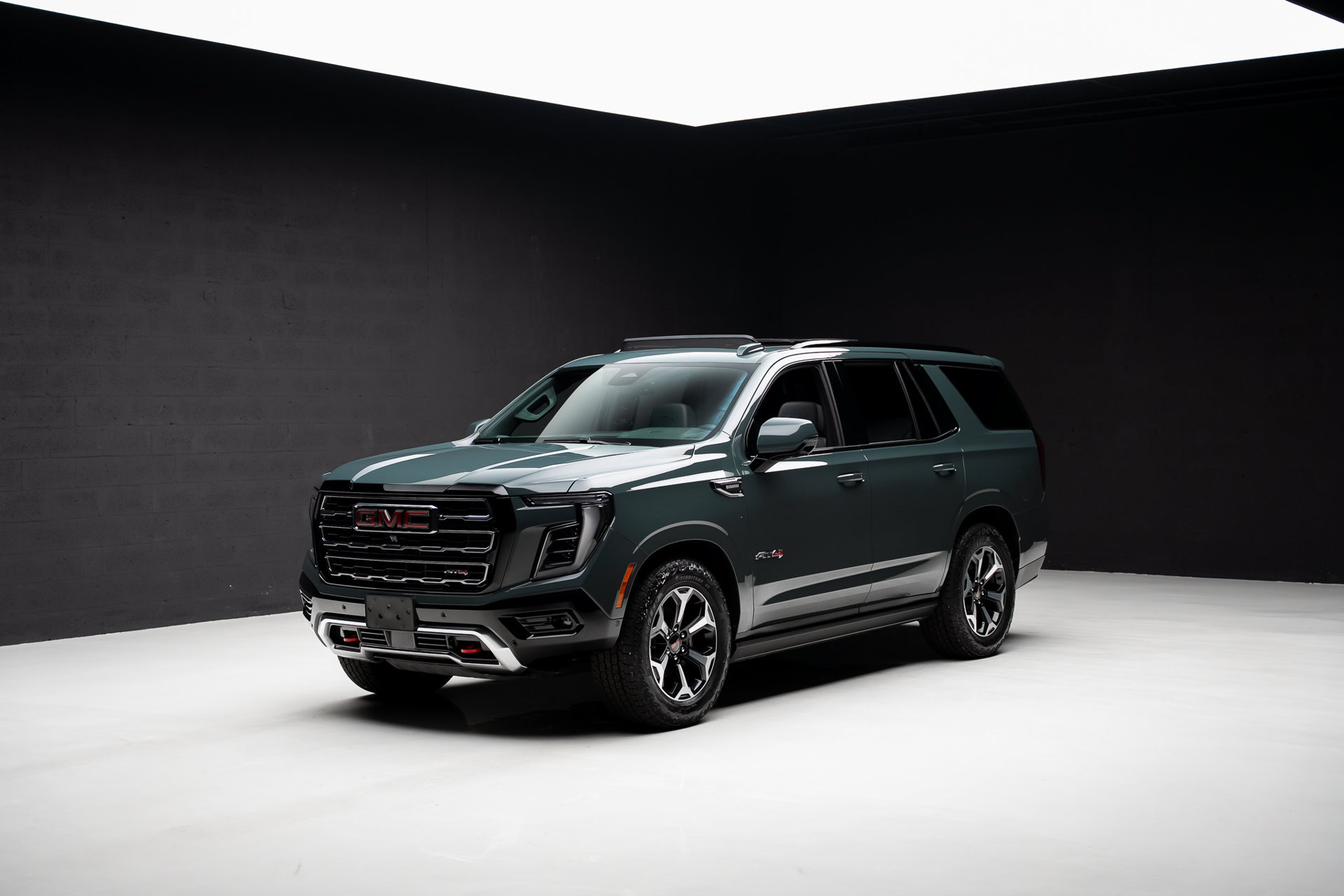 Used 2025 GMC Yukon AT4 AWD/4WD image 4