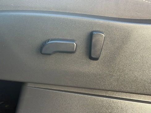 Used 2022 Nissan Frontier SV image 16