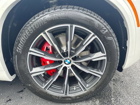 New 2026 BMW X5 xDrive40i w/ M Sport Package AWD/4WD image 2