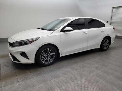 Used 2023 Kia Forte LXS FWD image 2