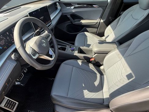 New 2026 Volkswagen Tiguan SE R-Line image 5