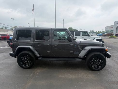 Used 2025 Jeep Wrangler Unlimited Sahara AWD/4WD image 2