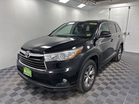 Used 2015 Toyota Highlander XLE image 3