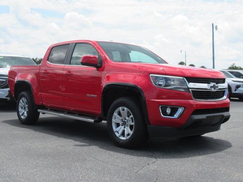 Used 2020 Chevrolet Colorado LT w/ LPO, Premium Interior Package AWD/4WD image 3