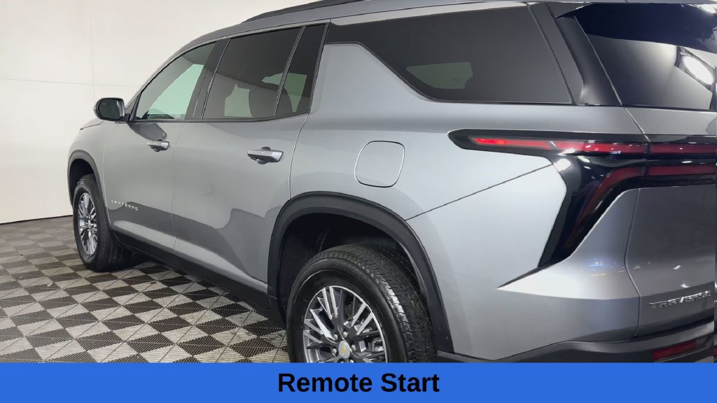 Used 2026 Chevrolet Traverse LT AWD/4WD image 9