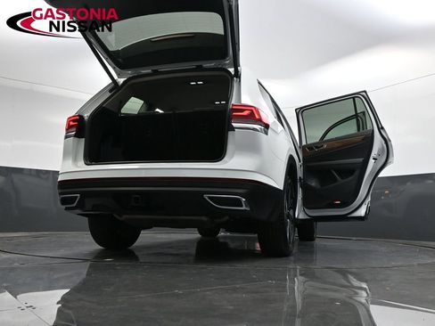 Used 2024 Volkswagen Atlas SE image 35