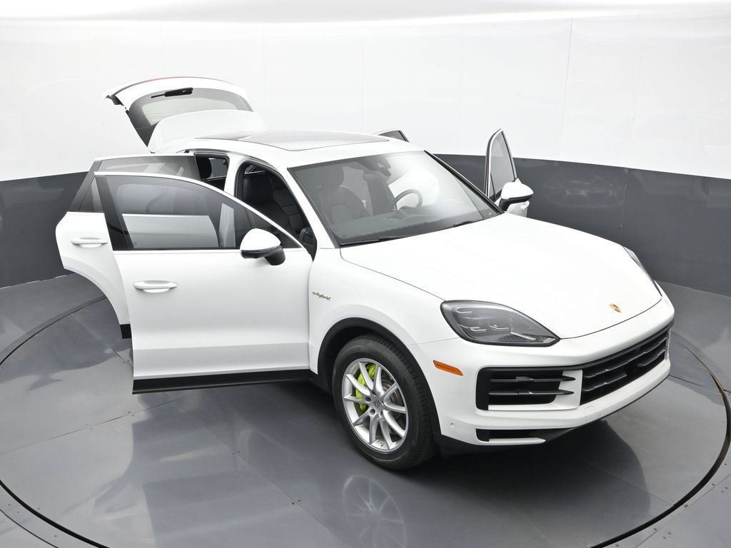Certified 2024 Porsche Cayenne AWD/4WD image 32