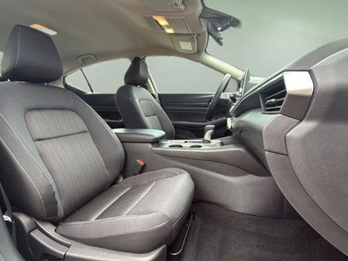 Certified 2025 Nissan Altima 2.5 S FWD image 11