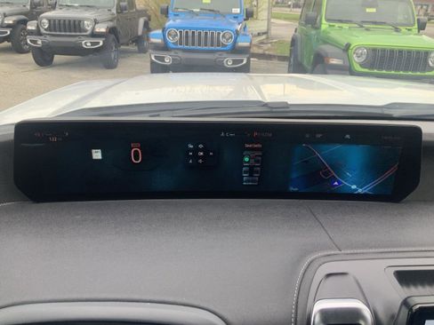 Used 2025 Ford Expedition Platinum image 31