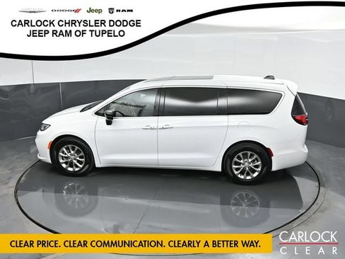 Used 2026 Chrysler Pacifica Limited FWD image 56