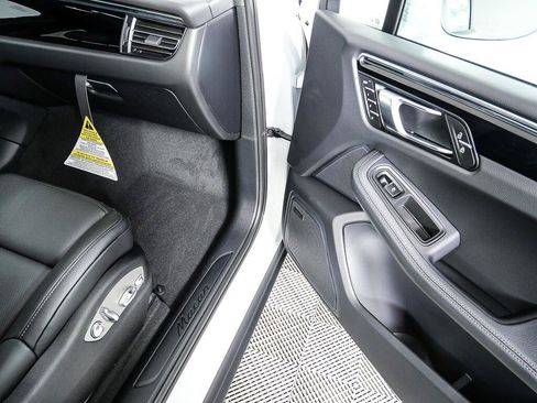 Certified 2026 Porsche Macan Turbo AWD/4WD image 26