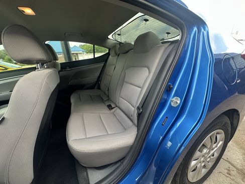 Used 2018 Hyundai Elantra SE w/ SE Connectivity Package 04 FWD image 11