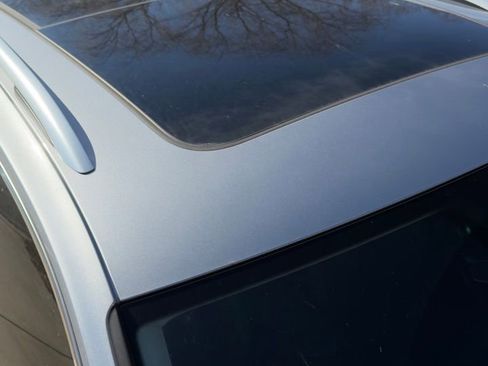 Used 2023 Volkswagen Tiguan SE w/ Panoramic Sunroof Package image 4