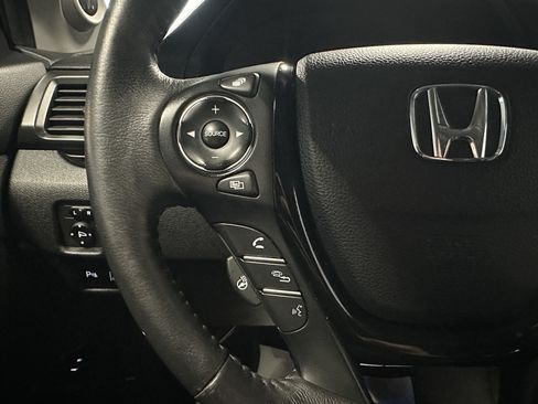 Used 2018 Honda Pilot Elite image 12
