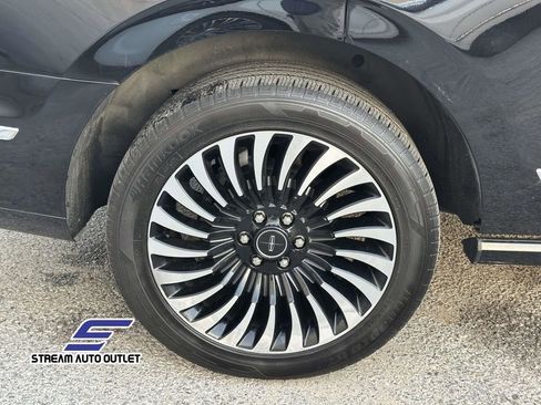 Used 2021 Lincoln Navigator Black Label w/ Cargo Convenience Package image 9