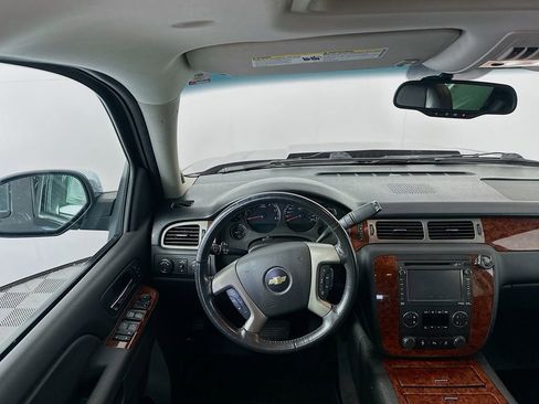 Used 2012 Chevrolet Suburban LTZ image 23