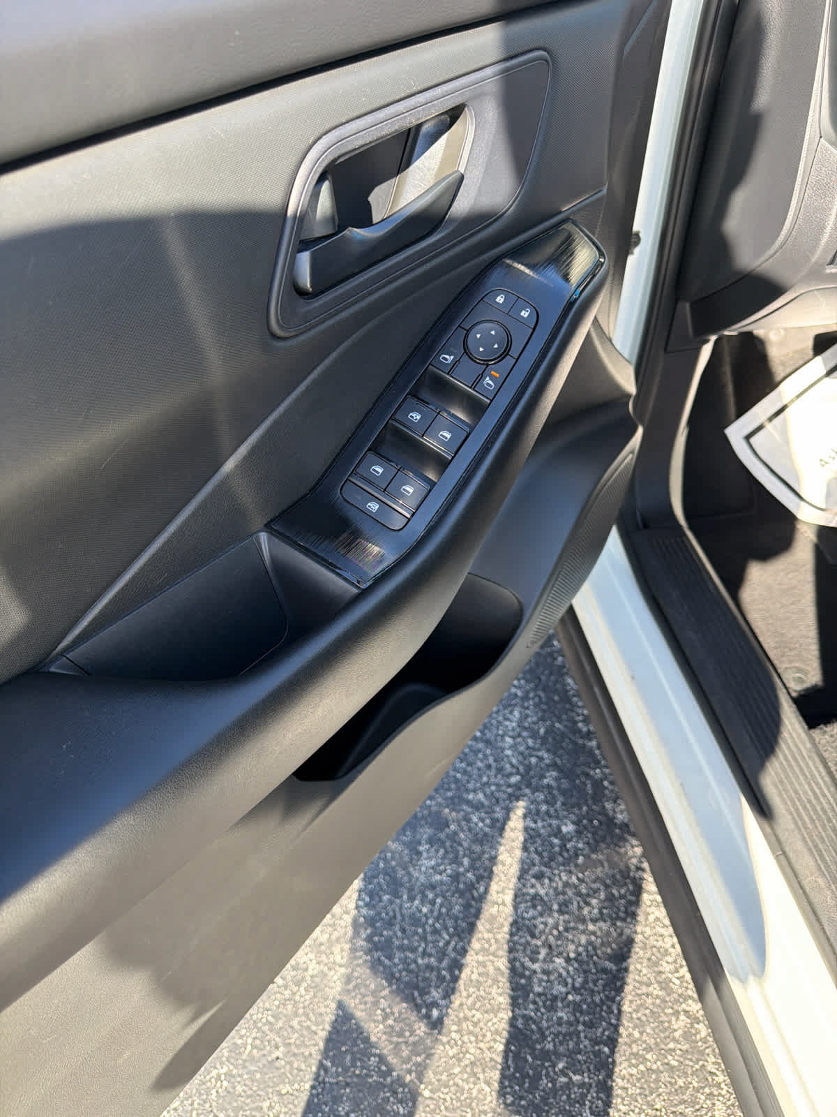 Used 2024 Nissan Rogue S AWD/4WD image 13