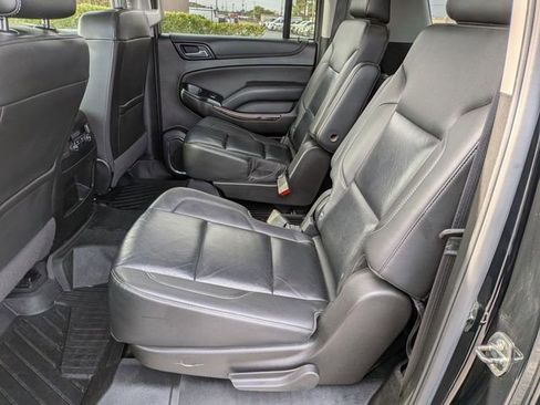 Used 2020 Chevrolet Suburban LT image 32